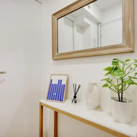 Charming Flat - Pere Lachaise דירה *